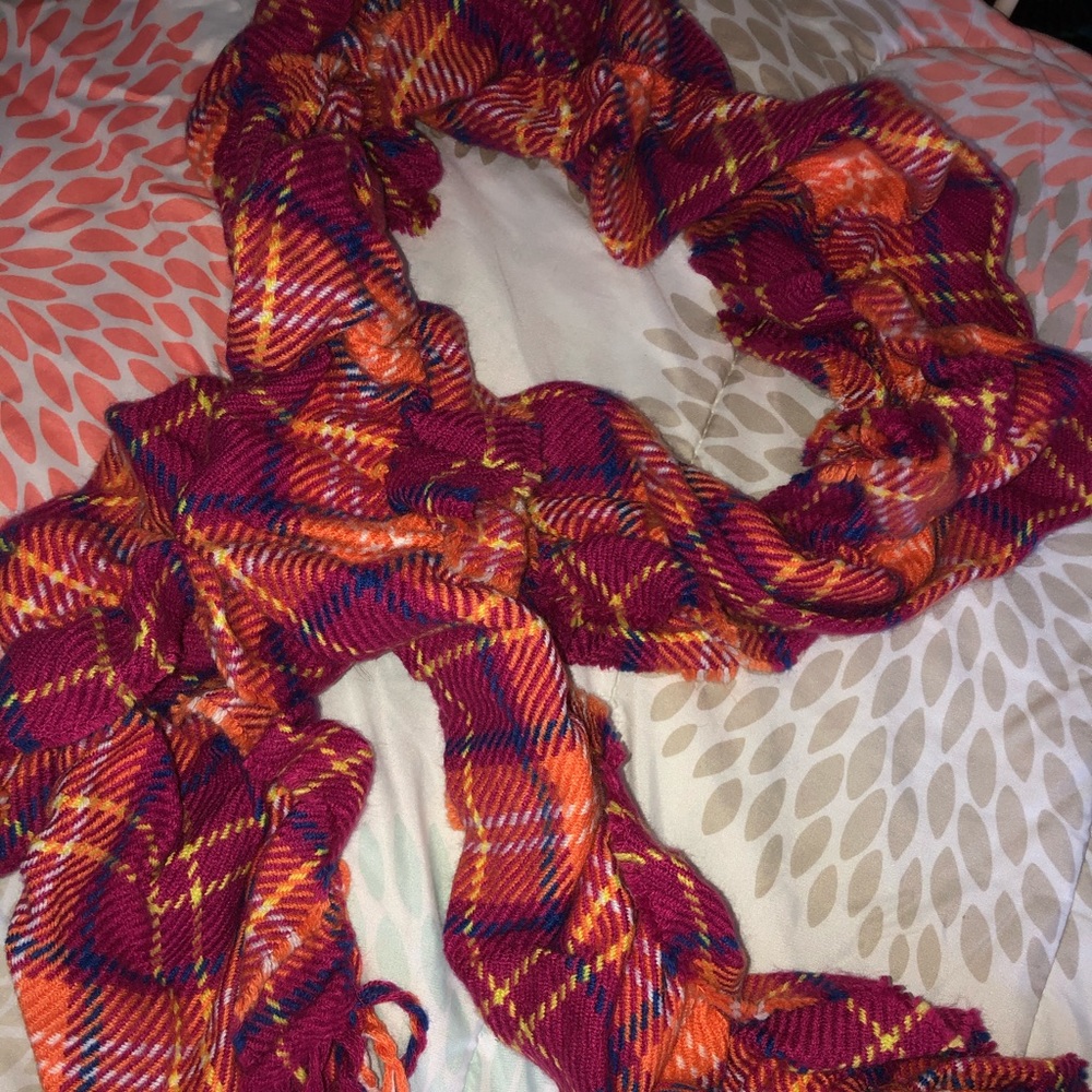 Ruffled scarf